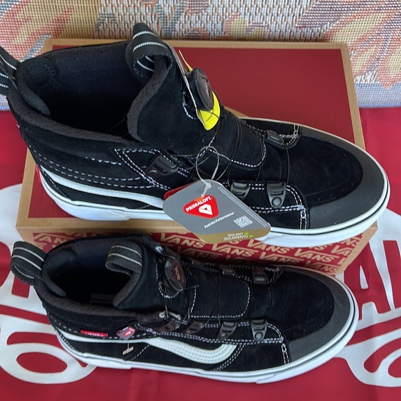 Vans WMNS Sk8-Hi Boa Mte
Black/White
VN0007NMBA2
Boots - Sneakers - Picture 7 of 16